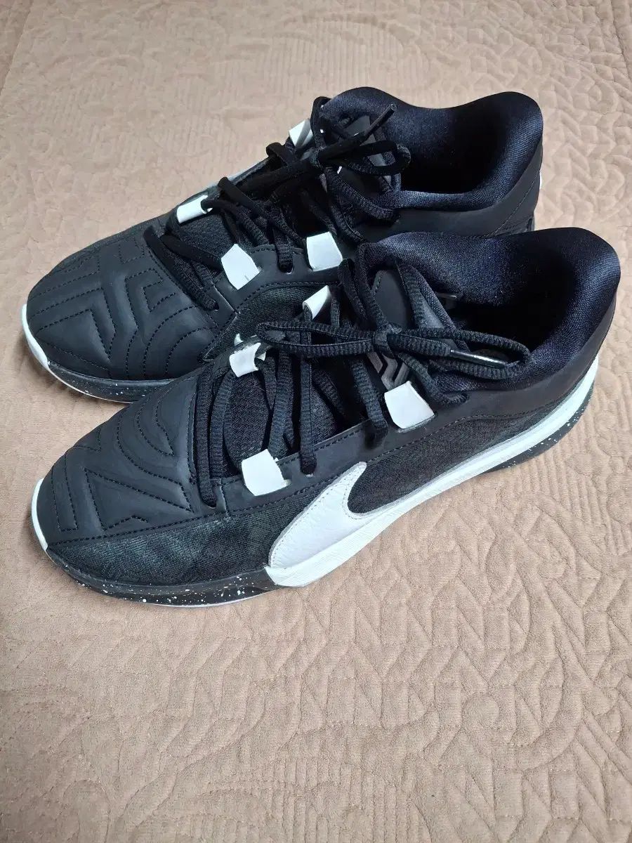 260 NIKE ズーム プリック 5 バスケシューズ スニーカー 1197