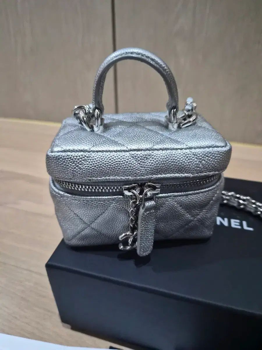 シャネル トップス ハンドル ミニバッグ ベネティバッグ