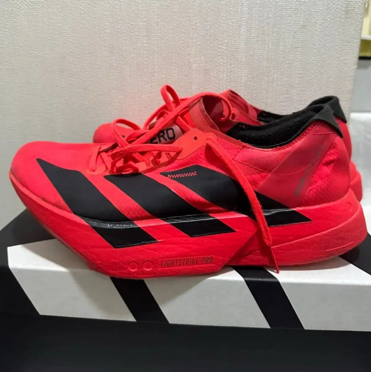 250 adidas アディゼロ プロ4 レッド