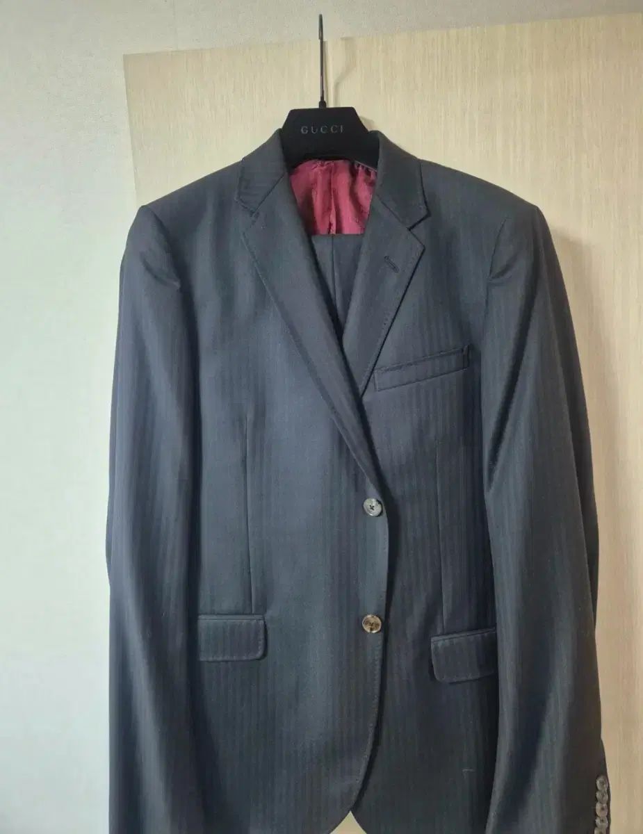 グッチ メンズ スーツ セット ブラック