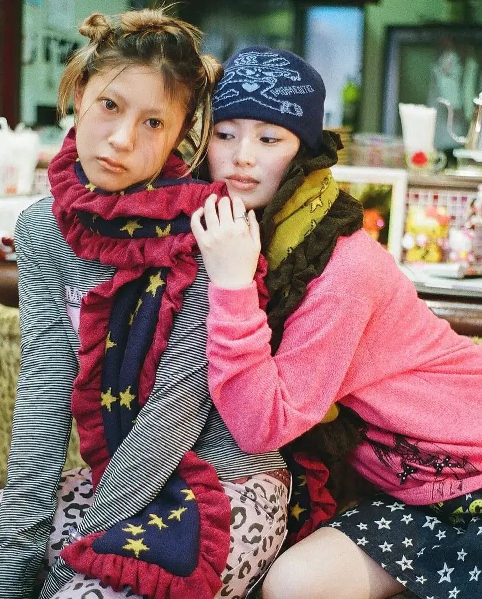 モーメンテル ネイビー ピンク マフラー