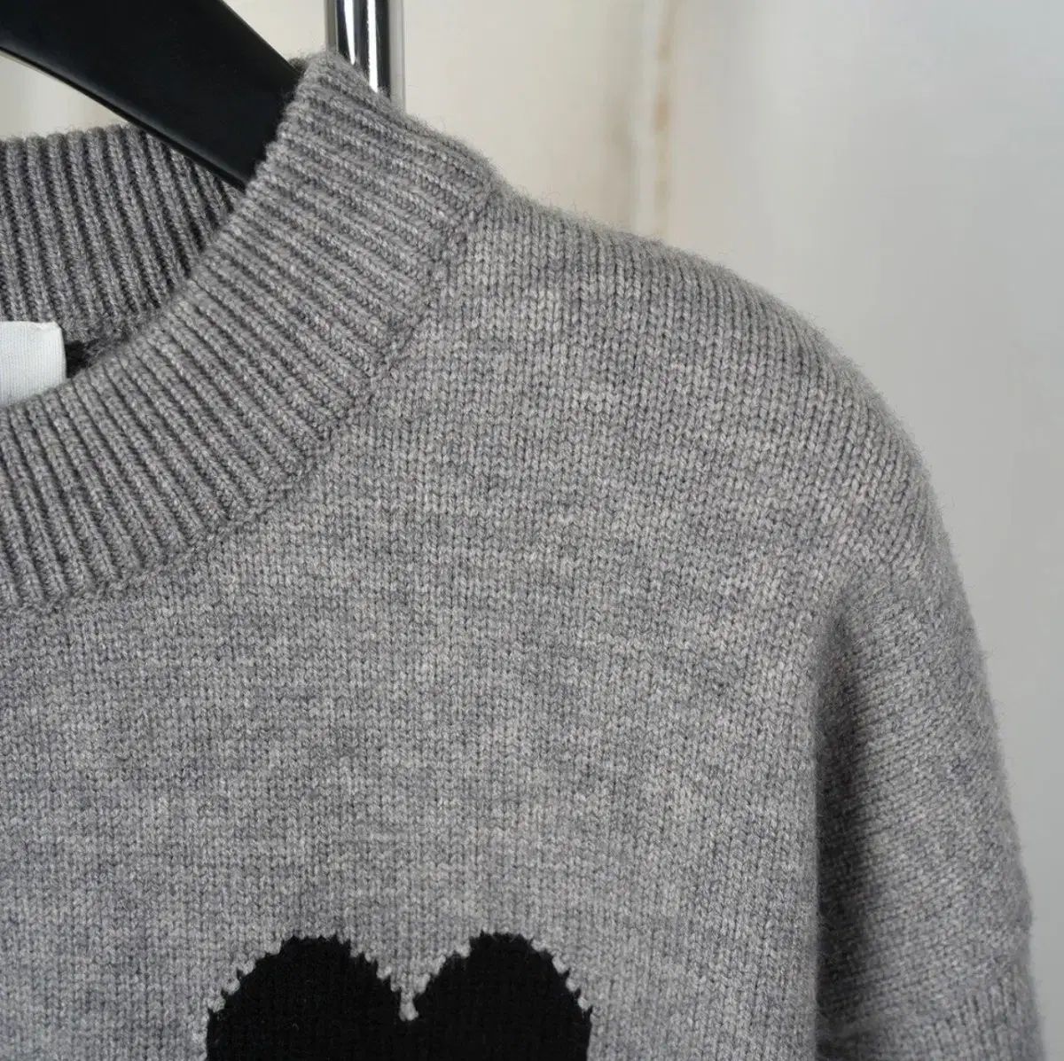 アミ ハート ロゴ グレー ニット セーター - メルカリ