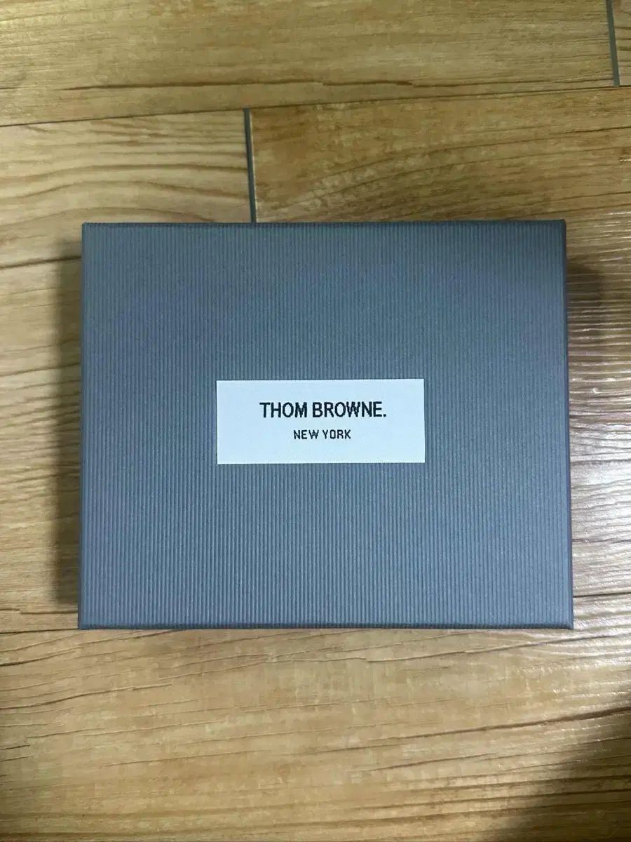 トムブラウン カードウォレット クリーム 1〜2日 配送