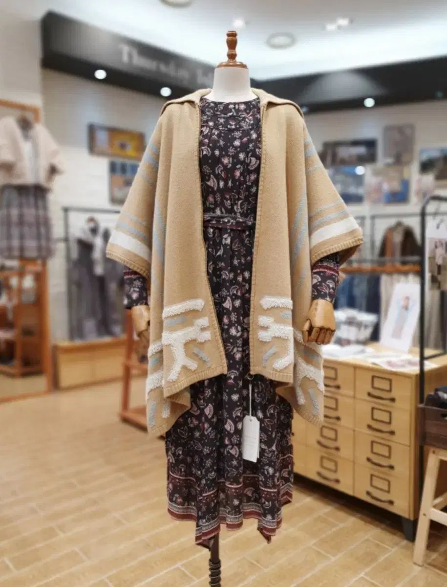 サースデーアイランド ボヘミアン ハーフ ポンチョ