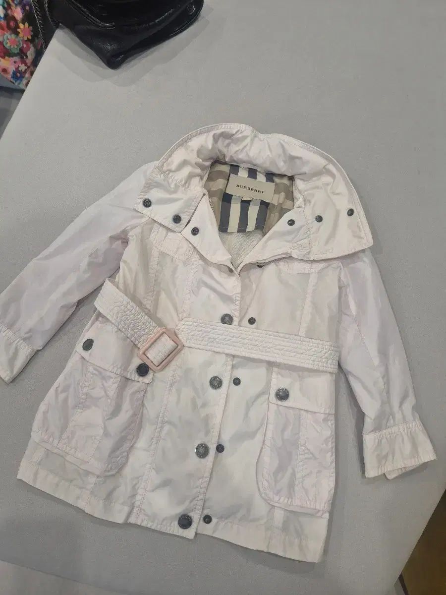 バーバリー 4歳から |10万円 レディース アウター ウィンドブレーカー ユア