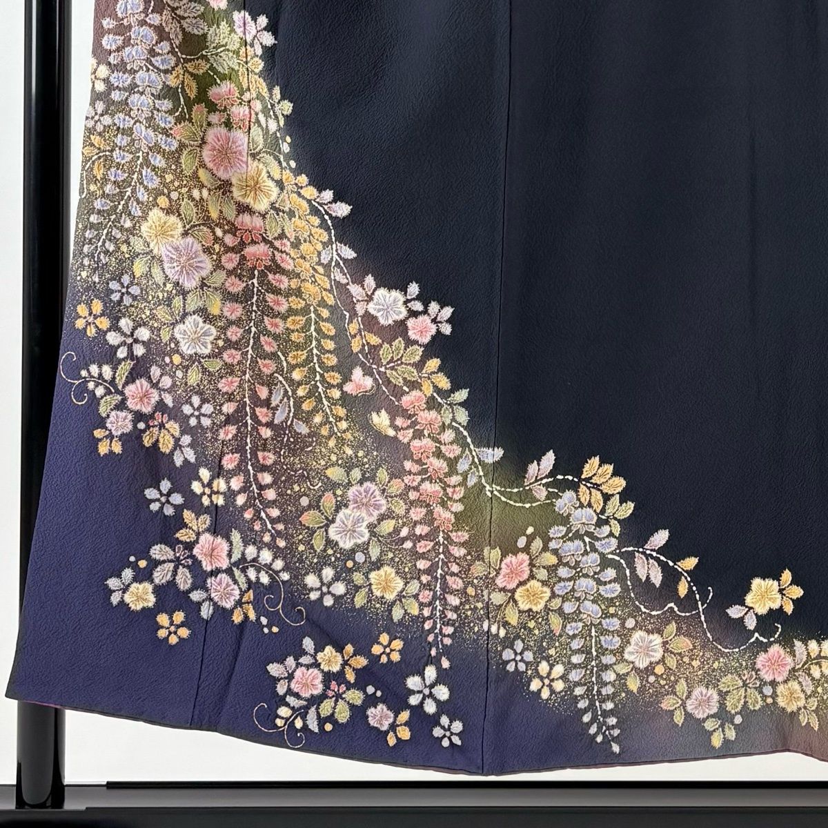 付下げ 身丈151 cm 裄丈64 M 袷 翠山工房 やまと 落款 草花 藤 金彩 絞り 濃紺 正絹 名品