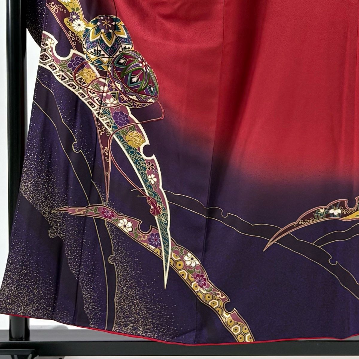 振袖 身丈157 cm 裄丈64.5 M 袷 鞠 雪芝 刺繍 金彩 えんじ色 正絹 秀品