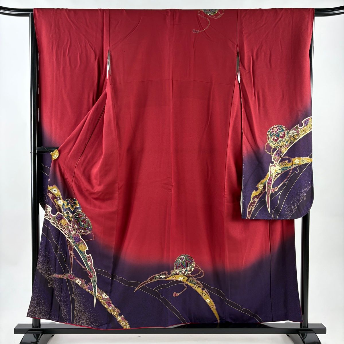 振袖 身丈157 cm 裄丈64.5 M 袷 鞠 雪芝 刺繍 金彩 えんじ色 正絹 秀品