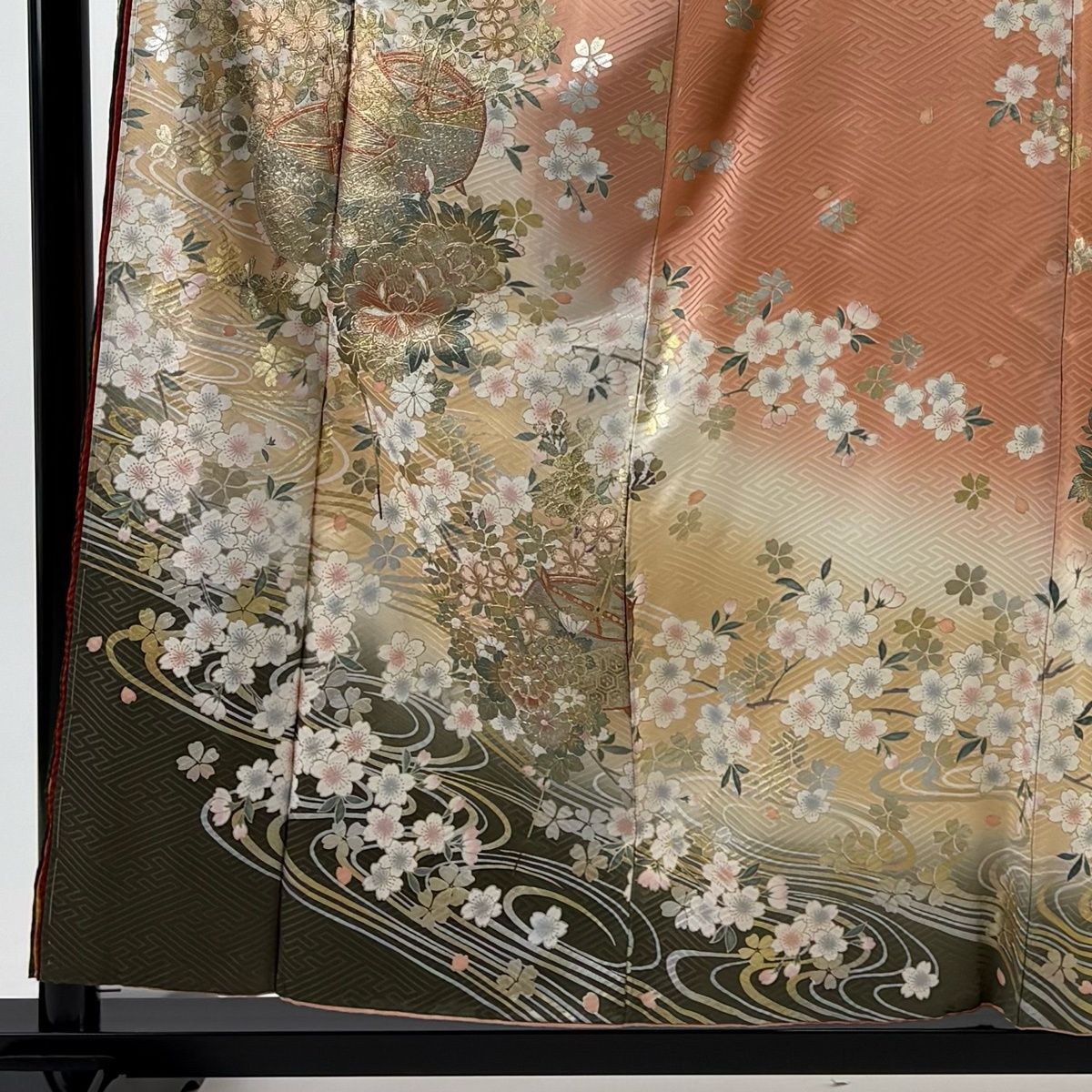 振袖 身丈158 cm 裄丈62.5 S 袷 やまと 糸巻き 草花 金銀彩 ラメ ピンク 正絹 秀品