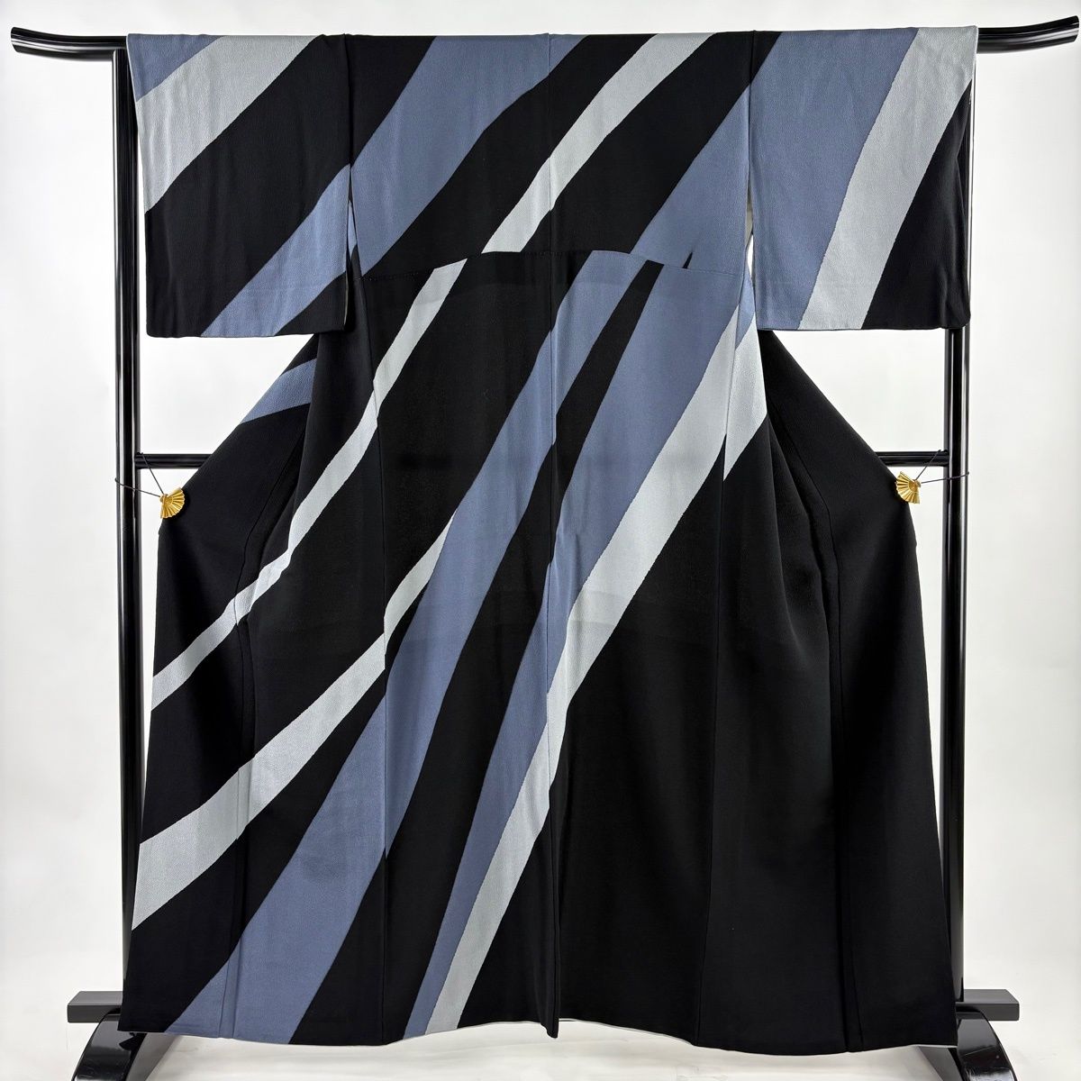 訪問着 身丈160 cm 裄丈66 M 袷 斜縞 縮緬 黒 正絹 秀品