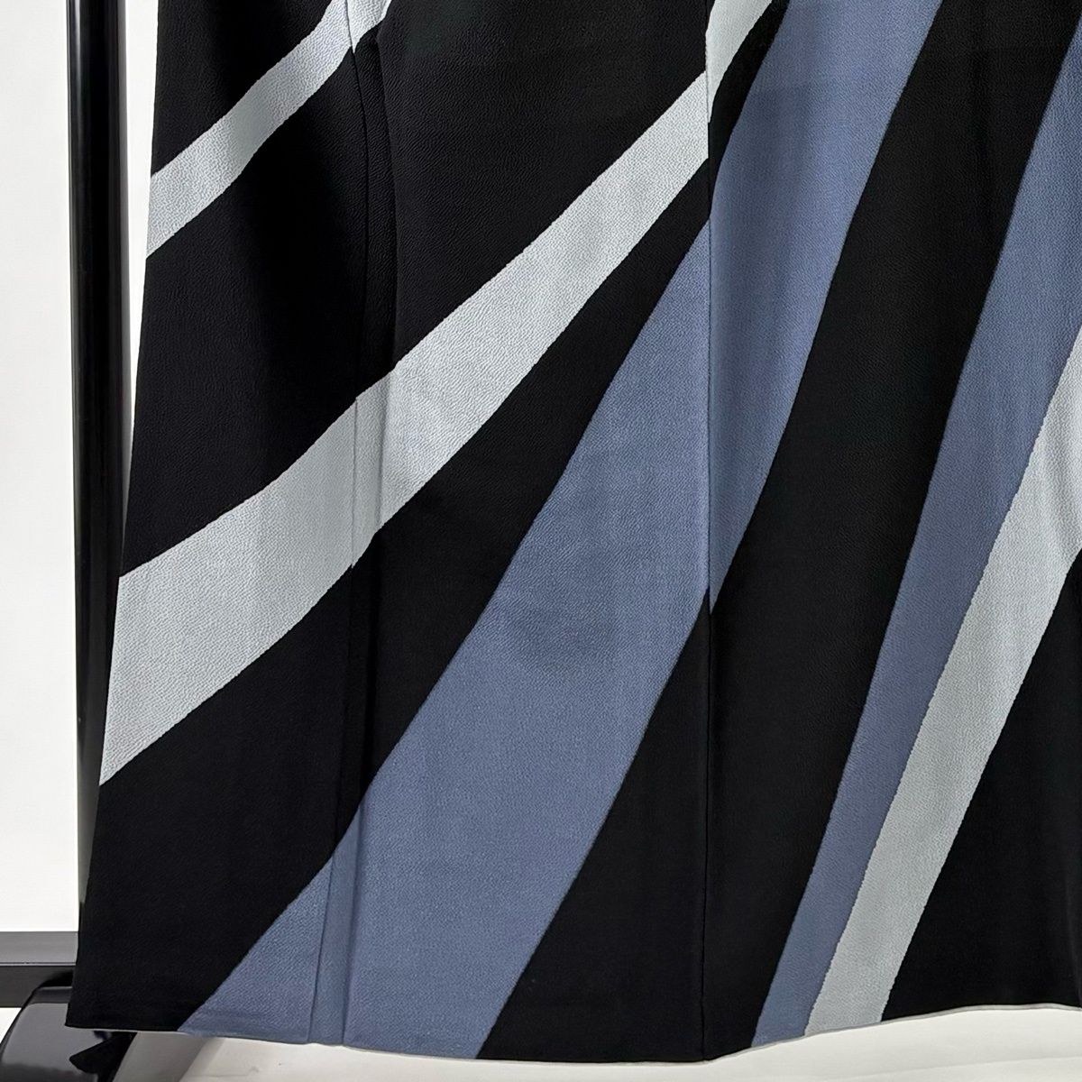 訪問着 身丈160 cm 裄丈66 M 袷 斜縞 縮緬 黒 正絹 秀品