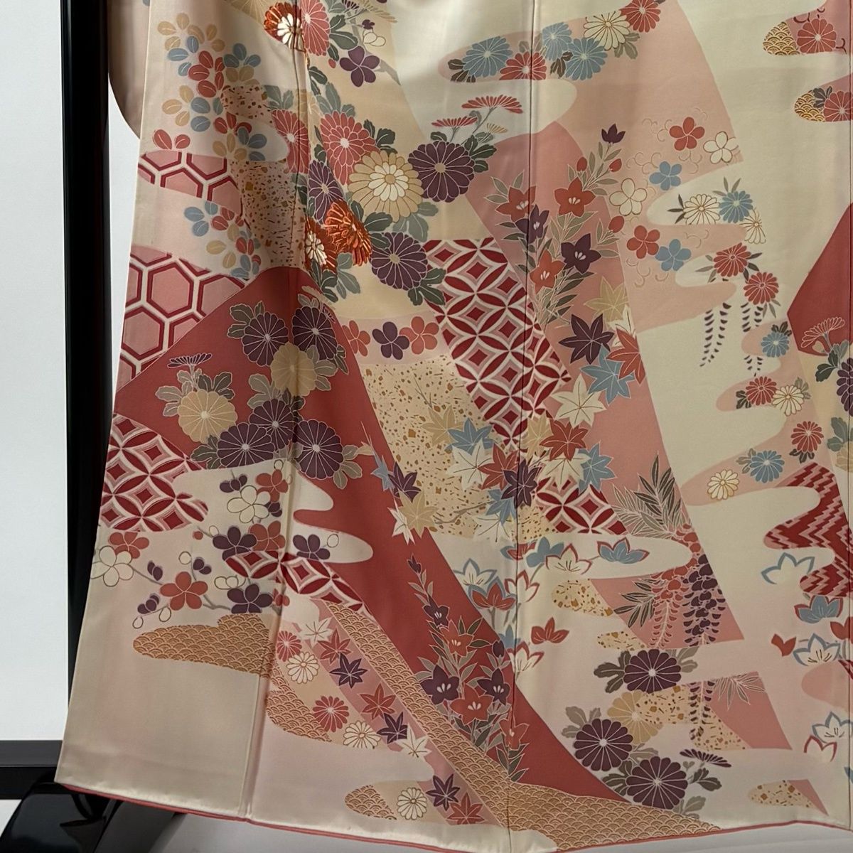 振袖 身丈160.5 cm 裄丈64 M 袷 草花 七宝 金糸 金彩 ピンクベージュ 正絹 秀品