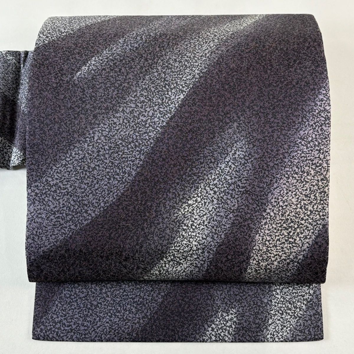 名古屋帯 名品 幾何学模様 銀糸 ぼかし 灰色 正絹