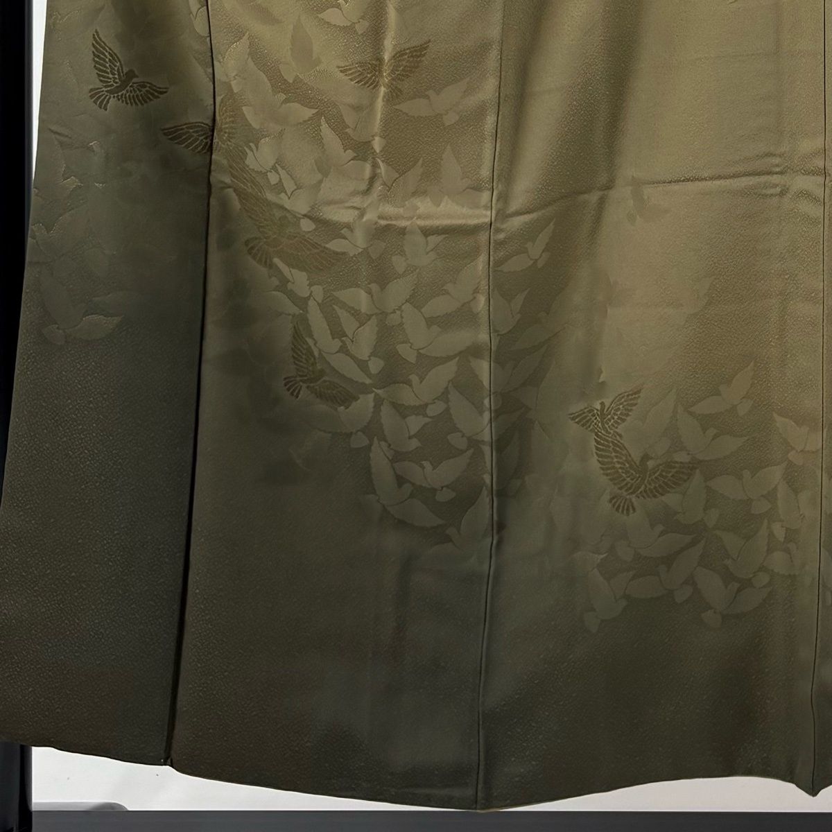 付下げ 身丈152.5 cm 裄丈62.5 S 袷 斉藤三才 落款 鳥 地紋 刺繍 ぼかし 茶緑色 正絹 名品