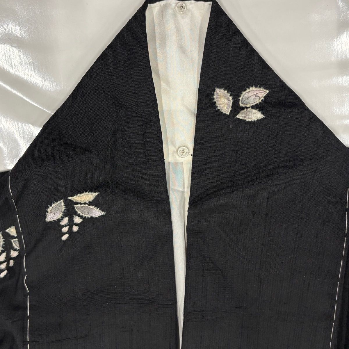  小紋 身丈161.5 cm 裄丈63.5 S 袷 紬地 うさぎ 草花 絞り 墨色 正絹 名品 小紋 着物