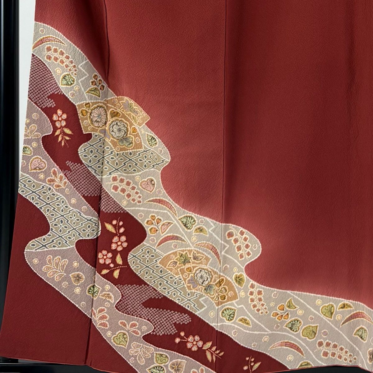 付下げ 身丈156 cm 裄丈66.5 M 袷 翠山工房 落款 草花 扇面 絞り ぼかし 茜色 正絹 名品