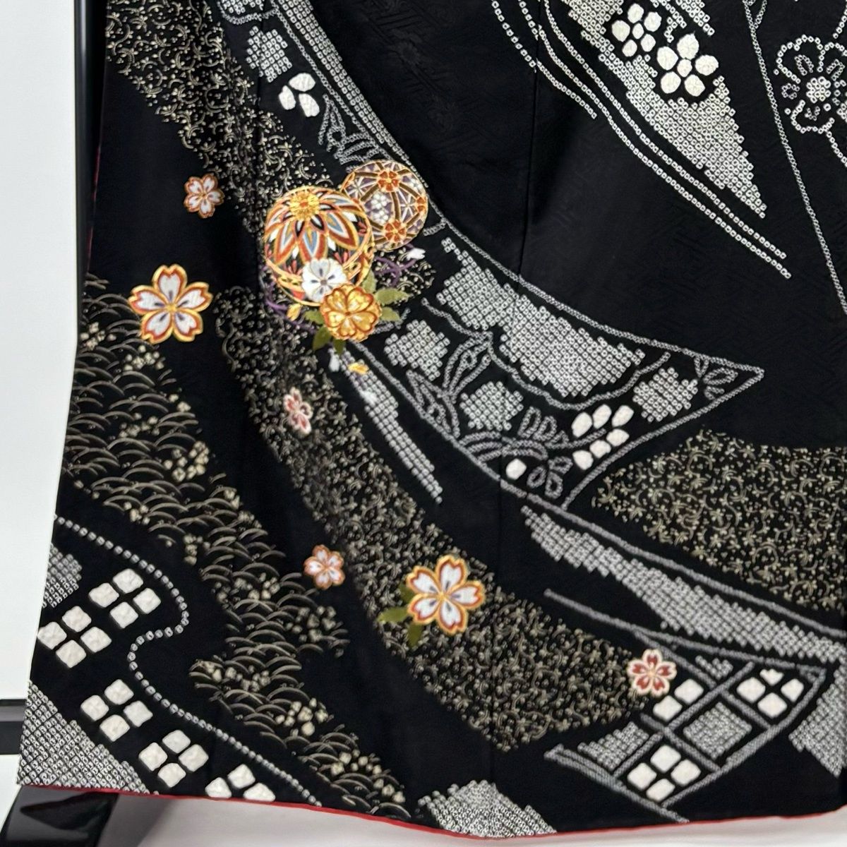 振袖 身丈166 cm 裄丈67 M 袷 手鞠 桜 刺繍 絞り 黒 正絹 名品