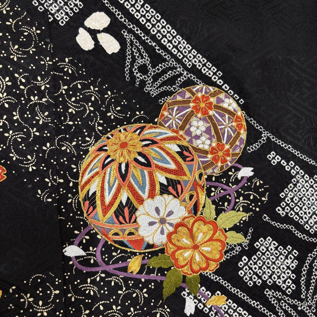  振袖 身丈166 cm 裄丈67 M 袷 手鞠 桜 刺繍 絞り 黒 正絹 名品 振袖 着物