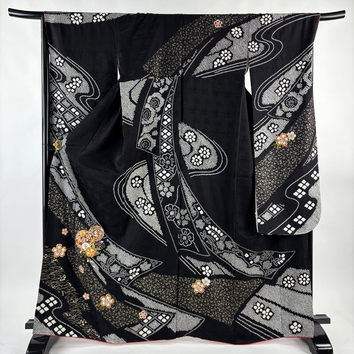 振袖 身丈166 cm 裄丈67 M 袷 手鞠 桜 刺繍 絞り 黒 正絹 名品