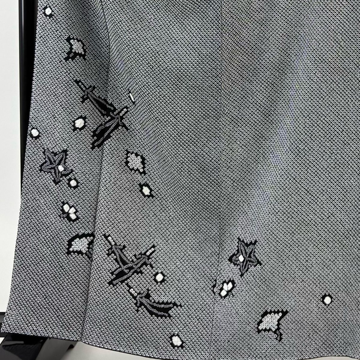 付下げ 身丈163.5 cm 裄丈65 M 袷 松葉 楓 総絞り 黒 正絹 名品