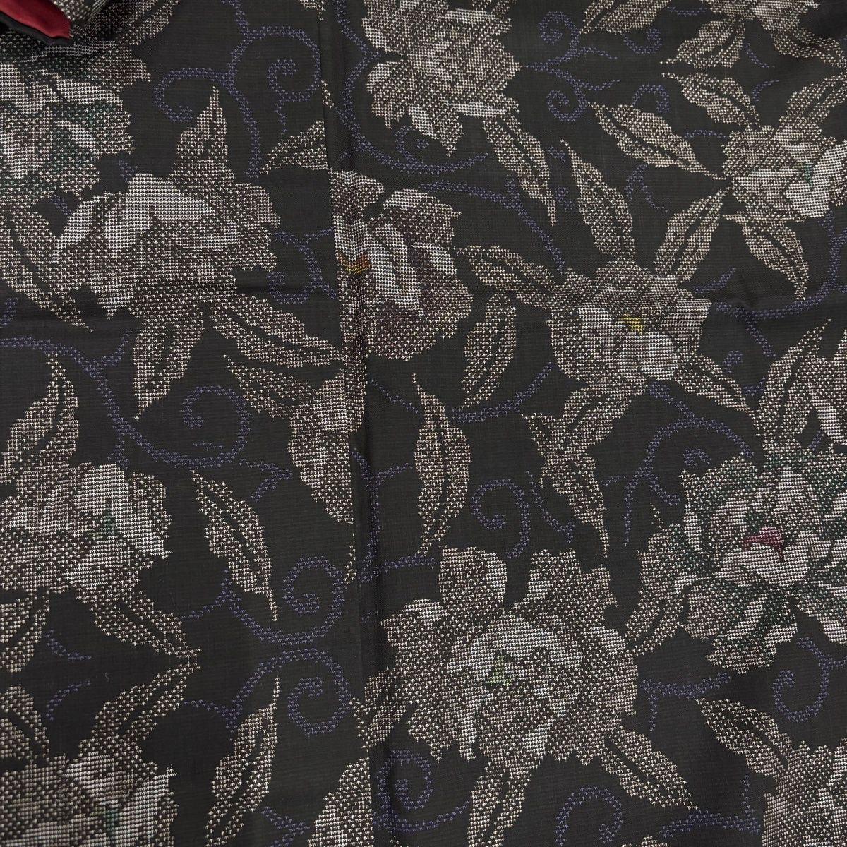 紬 身丈164.5cm 裄丈66.5cm M 袷 牡丹唐草 墨色 正絹 名品 【中古