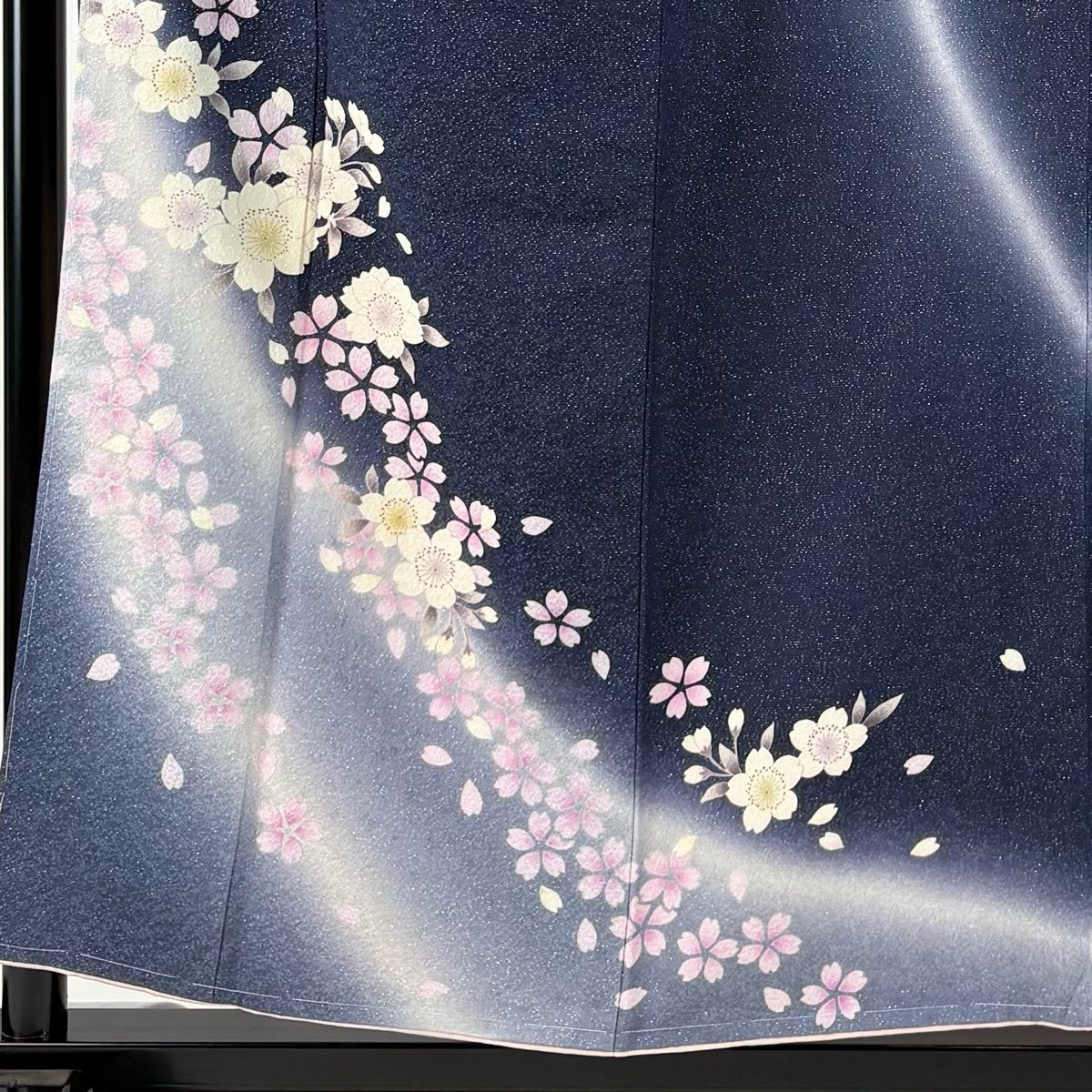 振袖 身丈157 cm 裄丈64 M 袷 桜 桜の花びら 銀通し ぼかし 紺色 正絹 名品