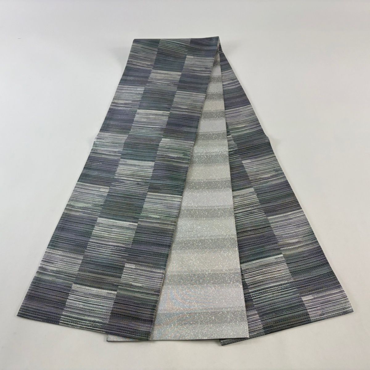 美品】 袋帯 名品 リバーシブル 市松 縞 銀糸 箔 銀色 全通 正絹