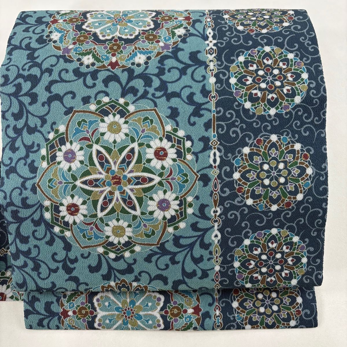 名古屋帯 名品 華文 唐草 金彩 縮緬 紺色 正絹 【中古】 - メルカリ