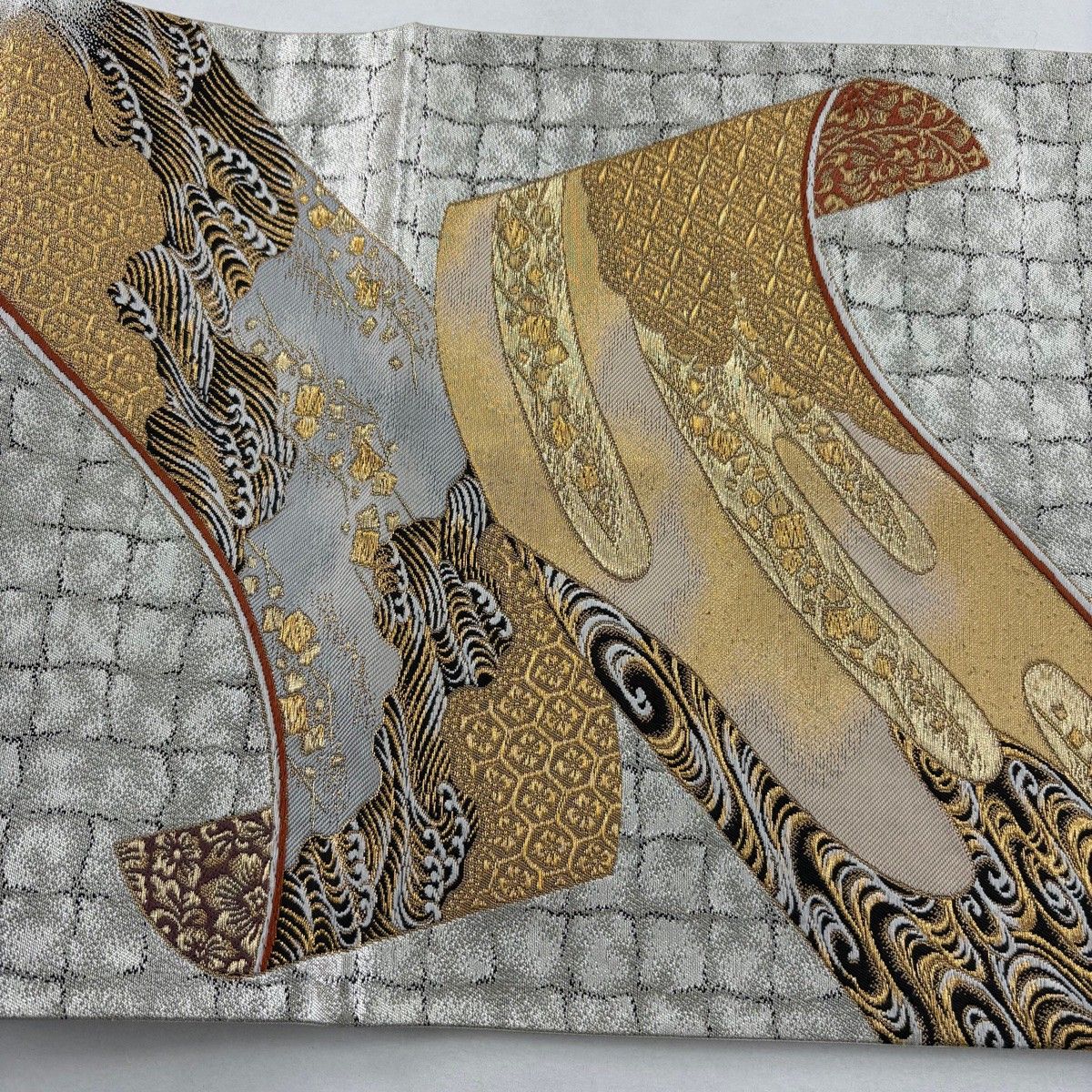 美品】 袋帯 名品 加納幸 落款 波 ヱ霞 箔 金糸 灰白 お太鼓柄 正絹