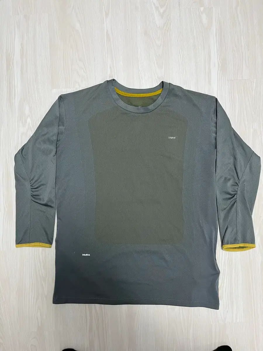 NIKE ギャクソウ ランニングTシャツ 長袖 7分