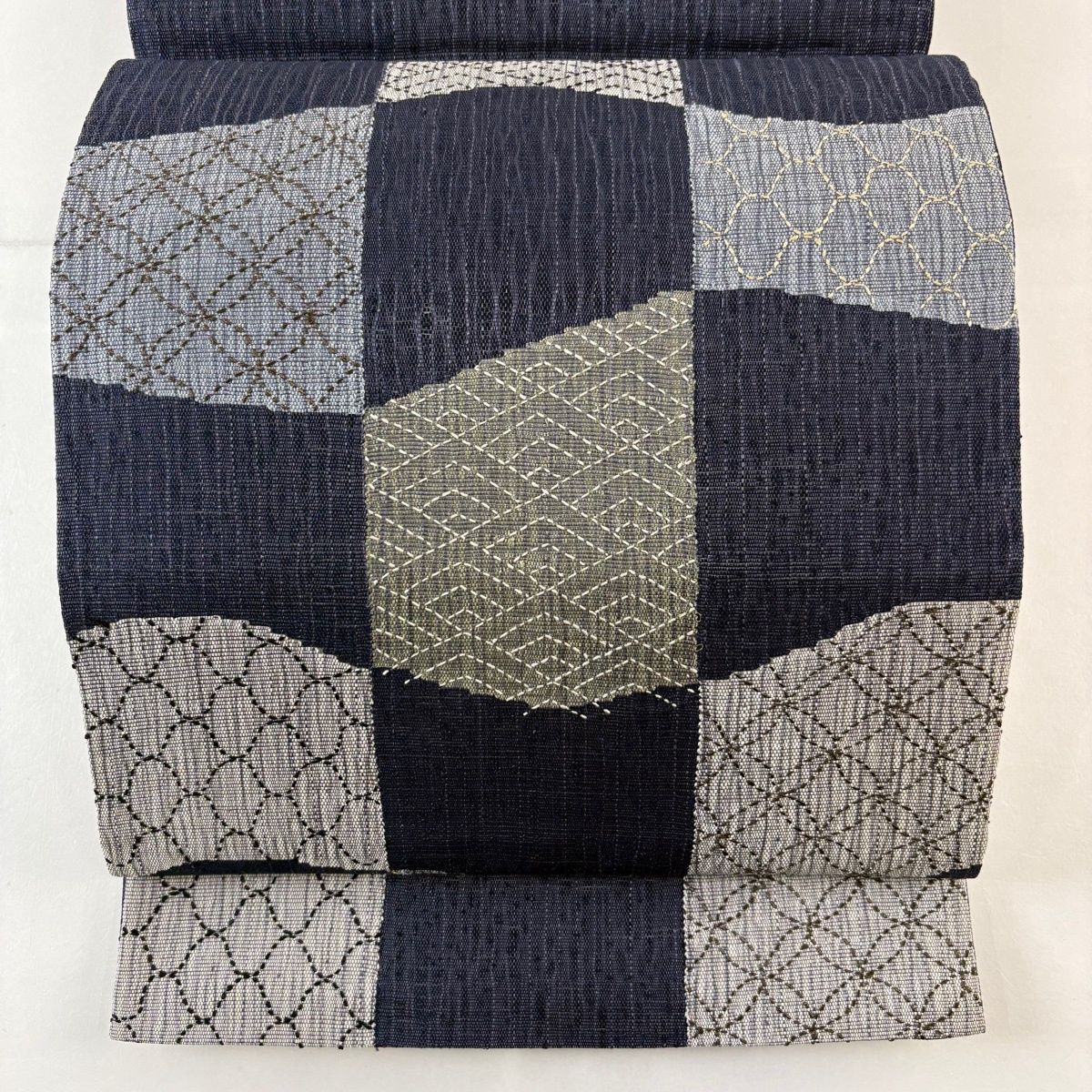 袋帯 名品 青海波 七宝 刺し子刺繍 紺色 お太鼓柄 正絹