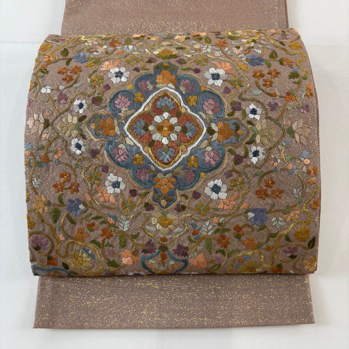 袋帯 名品 華文 花唐草 刺繍 金糸 薄茶色 お太鼓柄 正絹