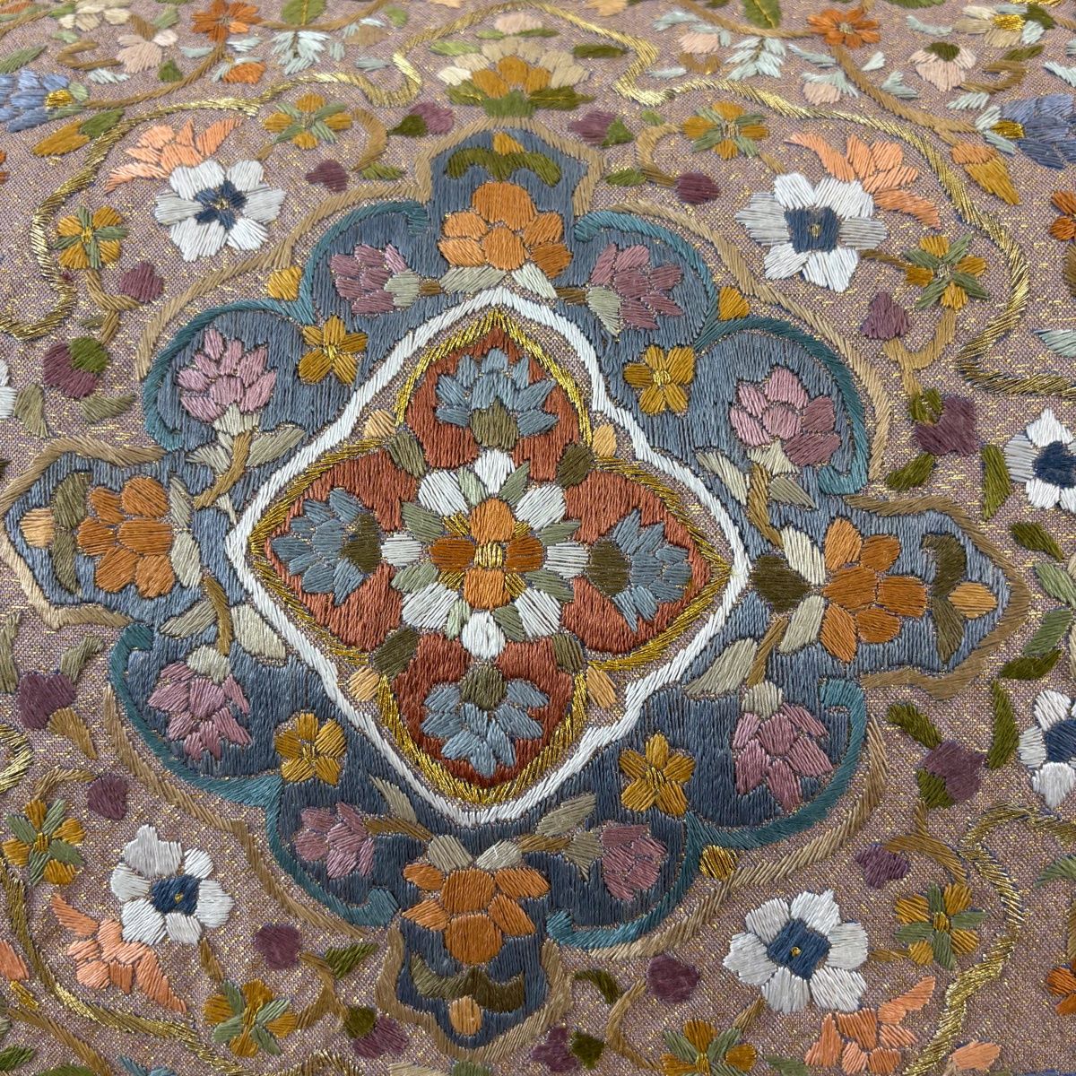 袋帯 名品 華文 花唐草 刺繍 金糸 薄茶色 お太鼓柄 正絹