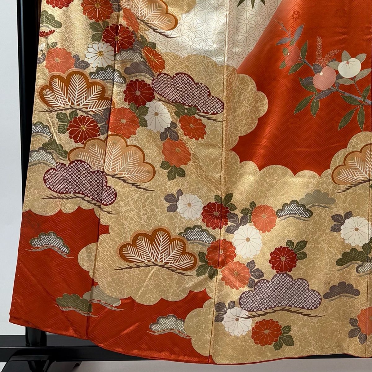 振袖 身丈157.5 cm 裄丈65 M 袷 吾妻徳穂 落款 松梅 菊 金糸 金彩 朱色 正絹 名品