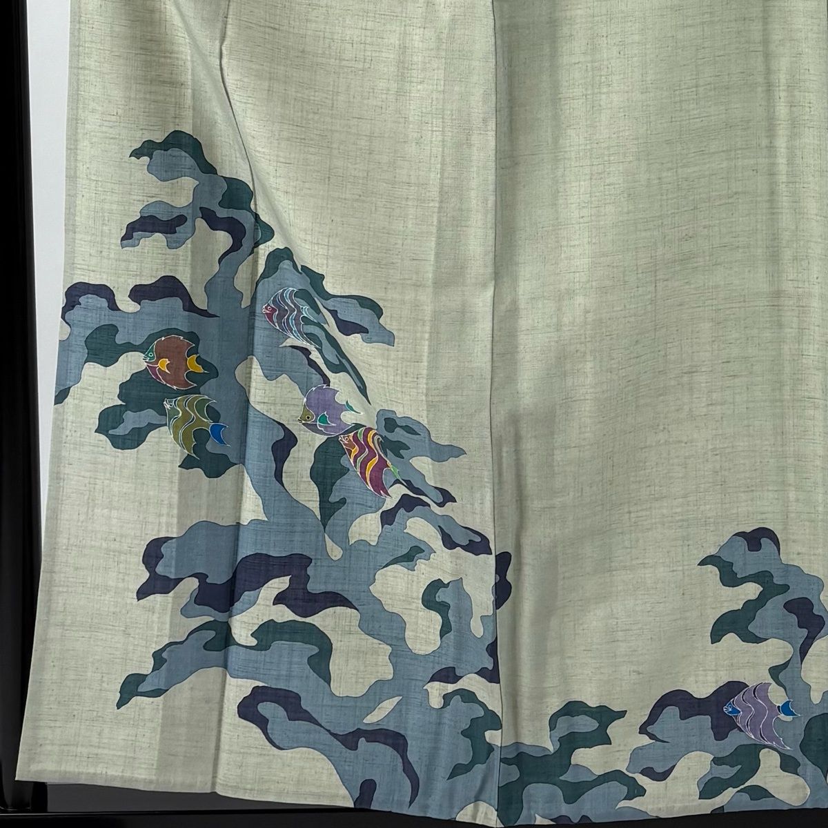 付下げ 身丈158.5 cm 裄丈66 M 単衣 紬地 落款 魚 海藻 薄緑 正絹 名品