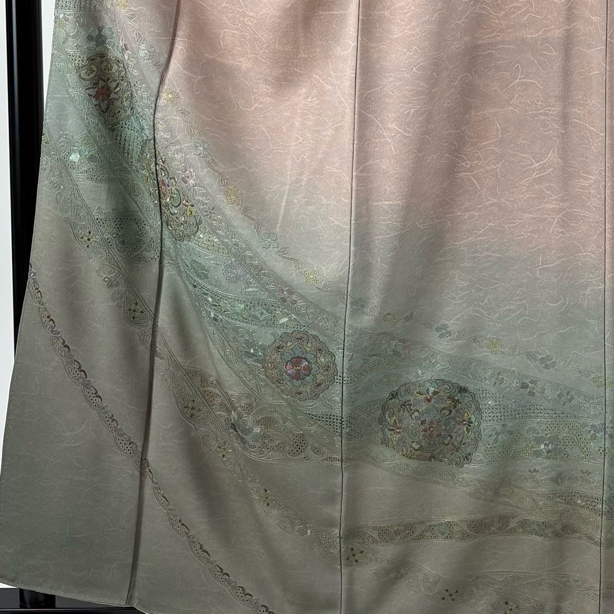 訪問着 身丈159.5 cm 裄丈65.5 M 袷 華文 花唐草 刺繍 金糸 灰桜 正絹 名品 一つ紋