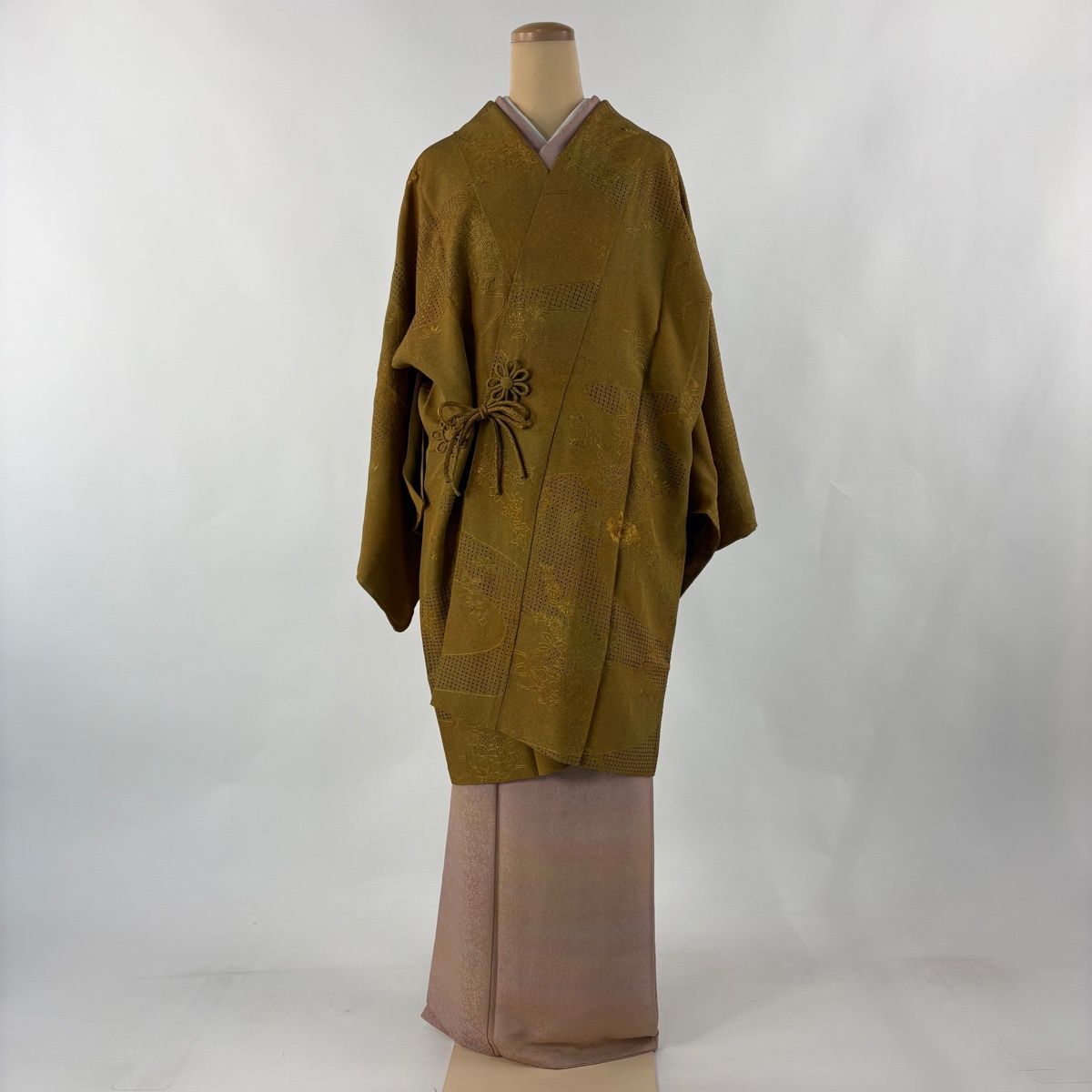 道中着 身丈97.5 cm 裄丈66 M 和装コート 草花 流水 刺繍 ぼかし 黄土色 正絹 名品