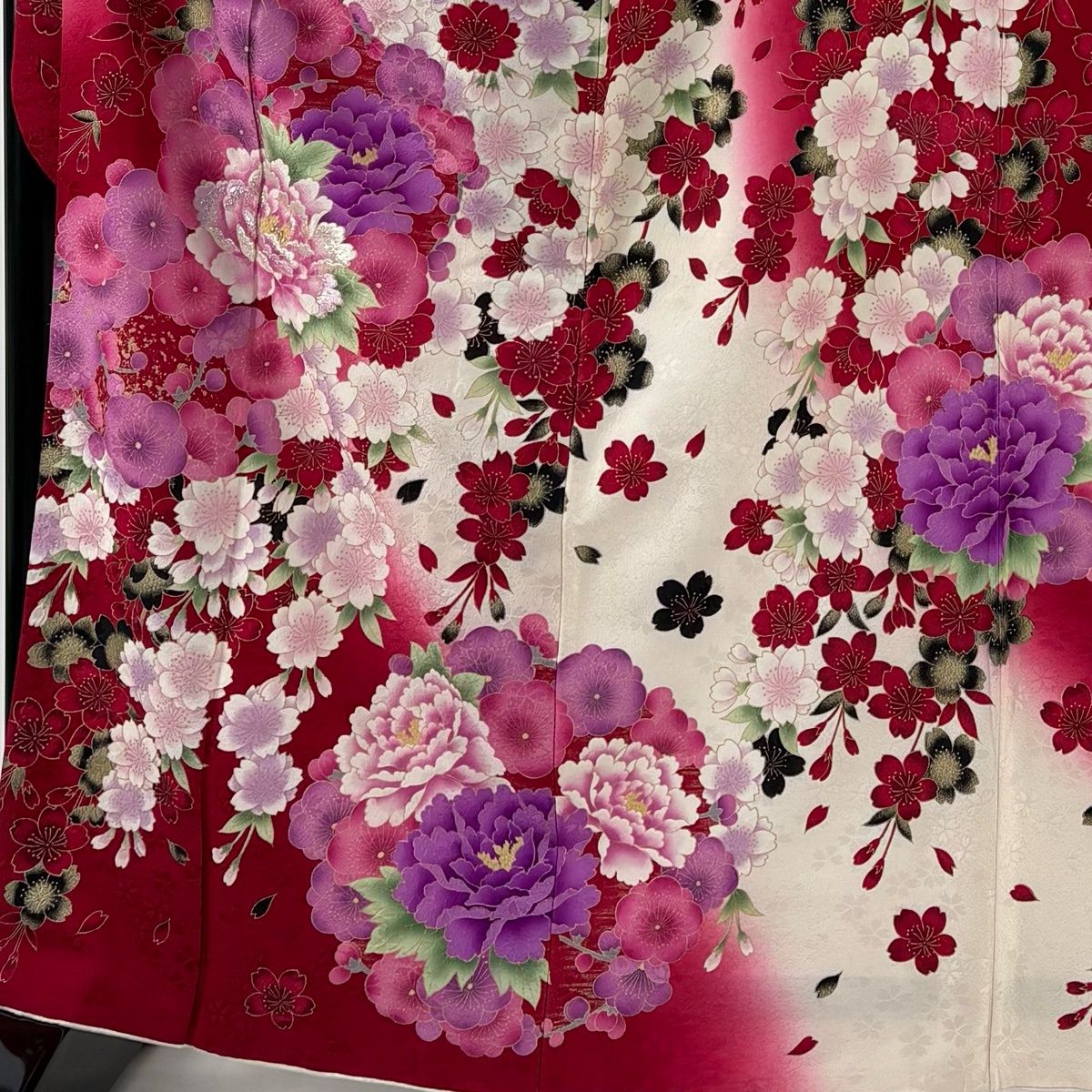 振袖 身丈165 cm 裄丈65.5 M 袷 牡丹 桜 刺繍 箔 クリーム 正絹 名品