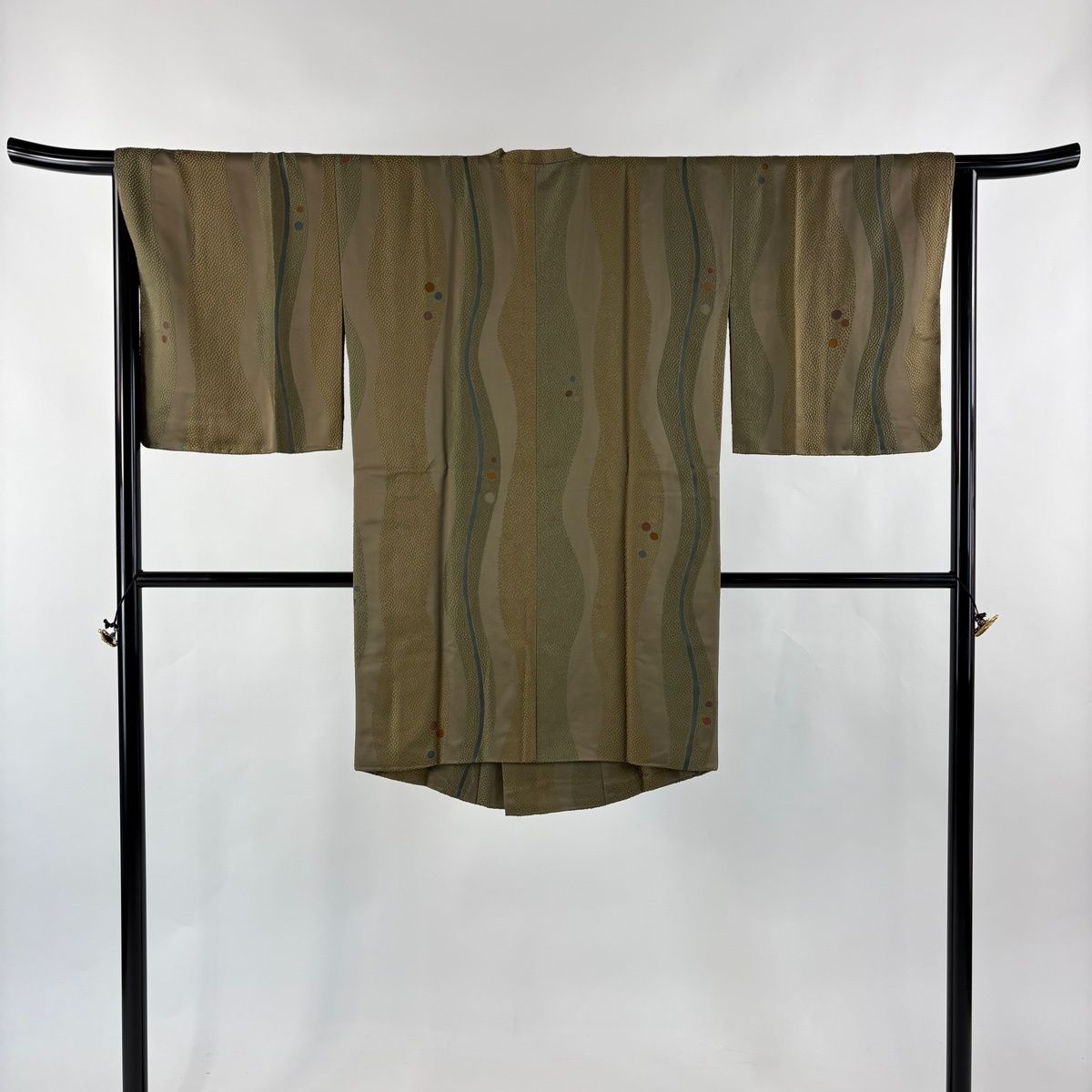 道行 身丈96 cm 裄丈65 M 和装コート 角衿 よろけ縞 地紋 茶緑色 正絹 名品