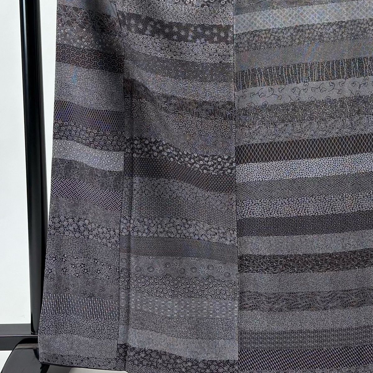 江戸小紋 身丈167.5 cm 裄丈67 M 袷 落款 柄寄せ 段縞 黒灰 正絹 名品