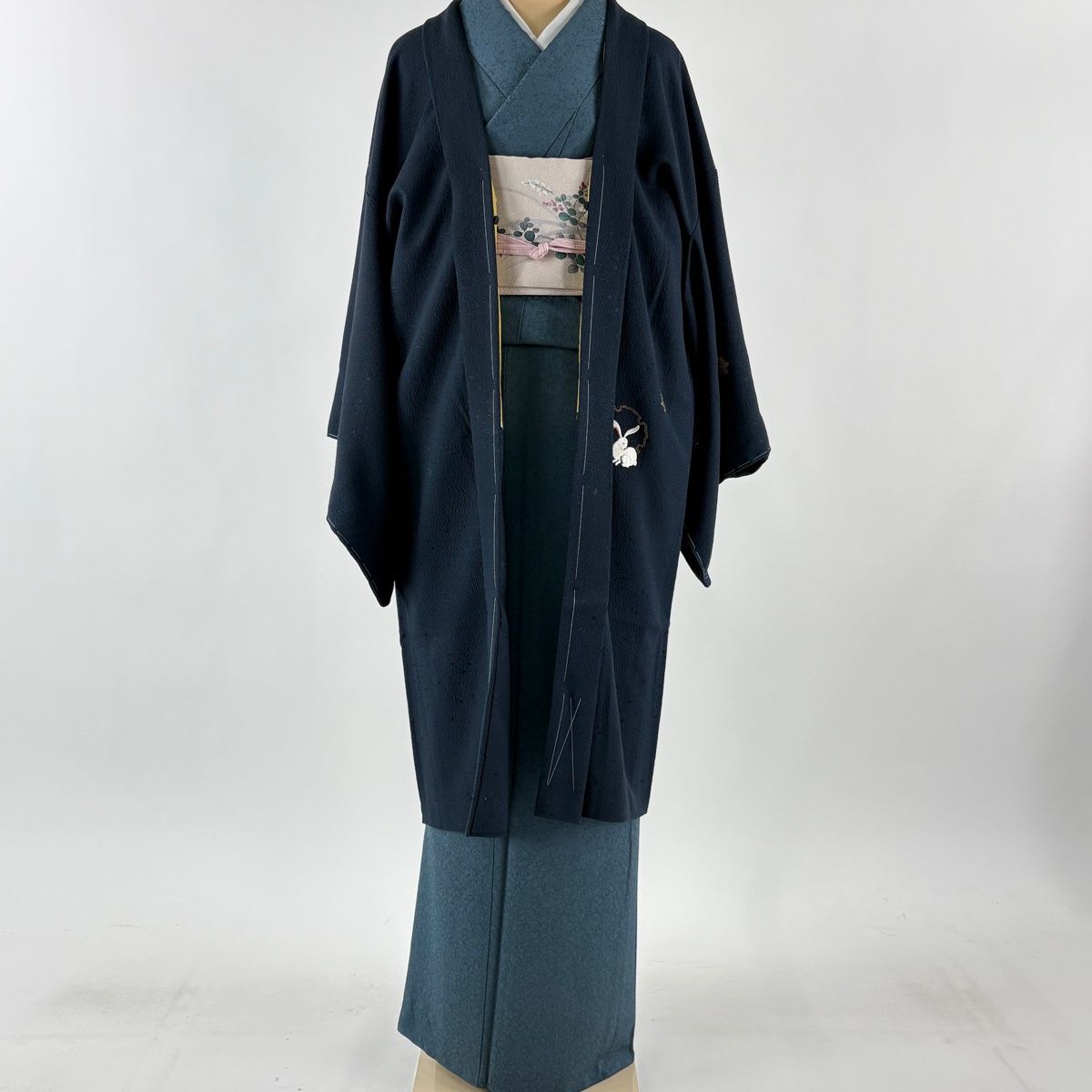 羽織 身丈108 cm 裄丈71.5 L うさぎ 雪輪 刺繍 金彩 濃紺 正絹
