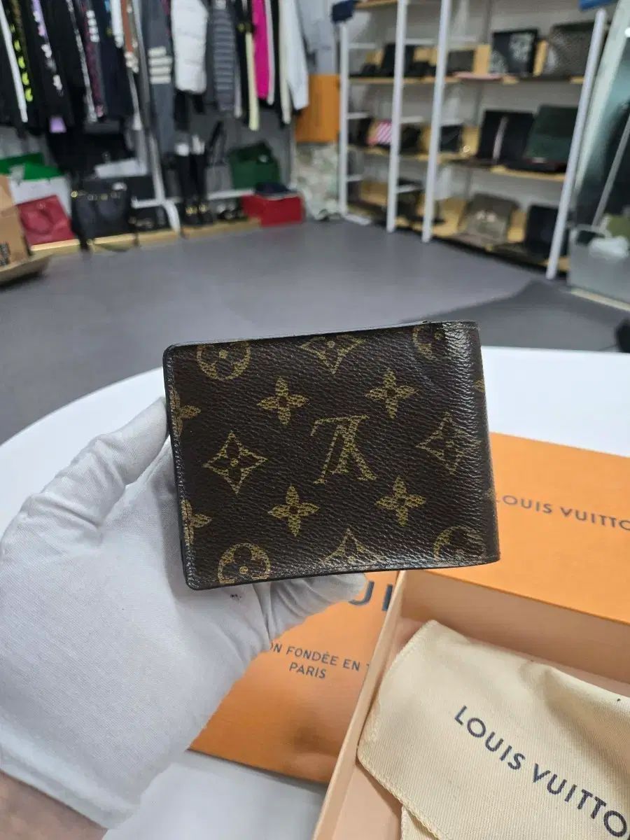 A級コンディション Louis Vuitton ルイヴィトン モノグラム 二つ折り財布