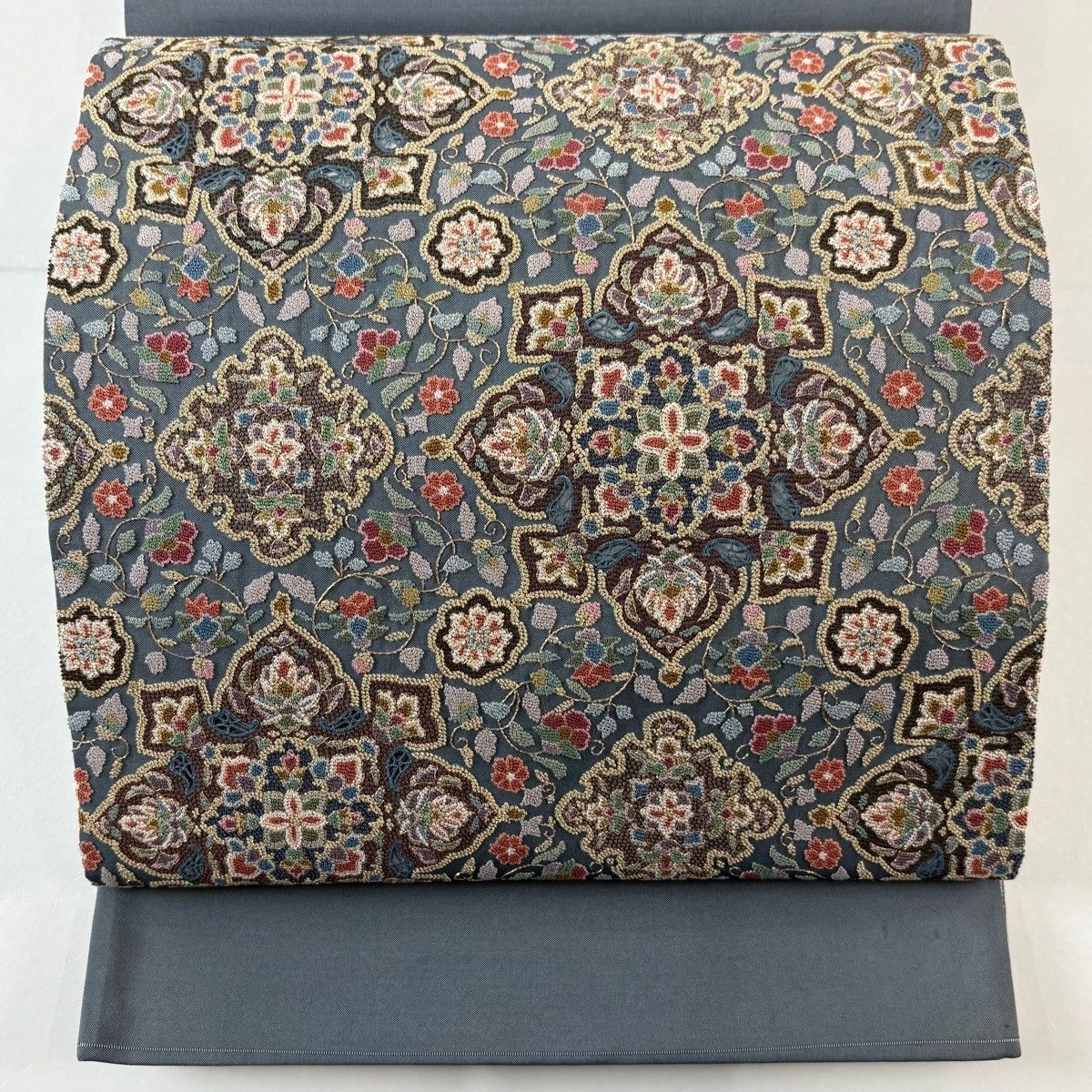 袋帯 名品 華文 花唐草 蘇州刺繍 金糸 青灰色 お太鼓柄 正絹