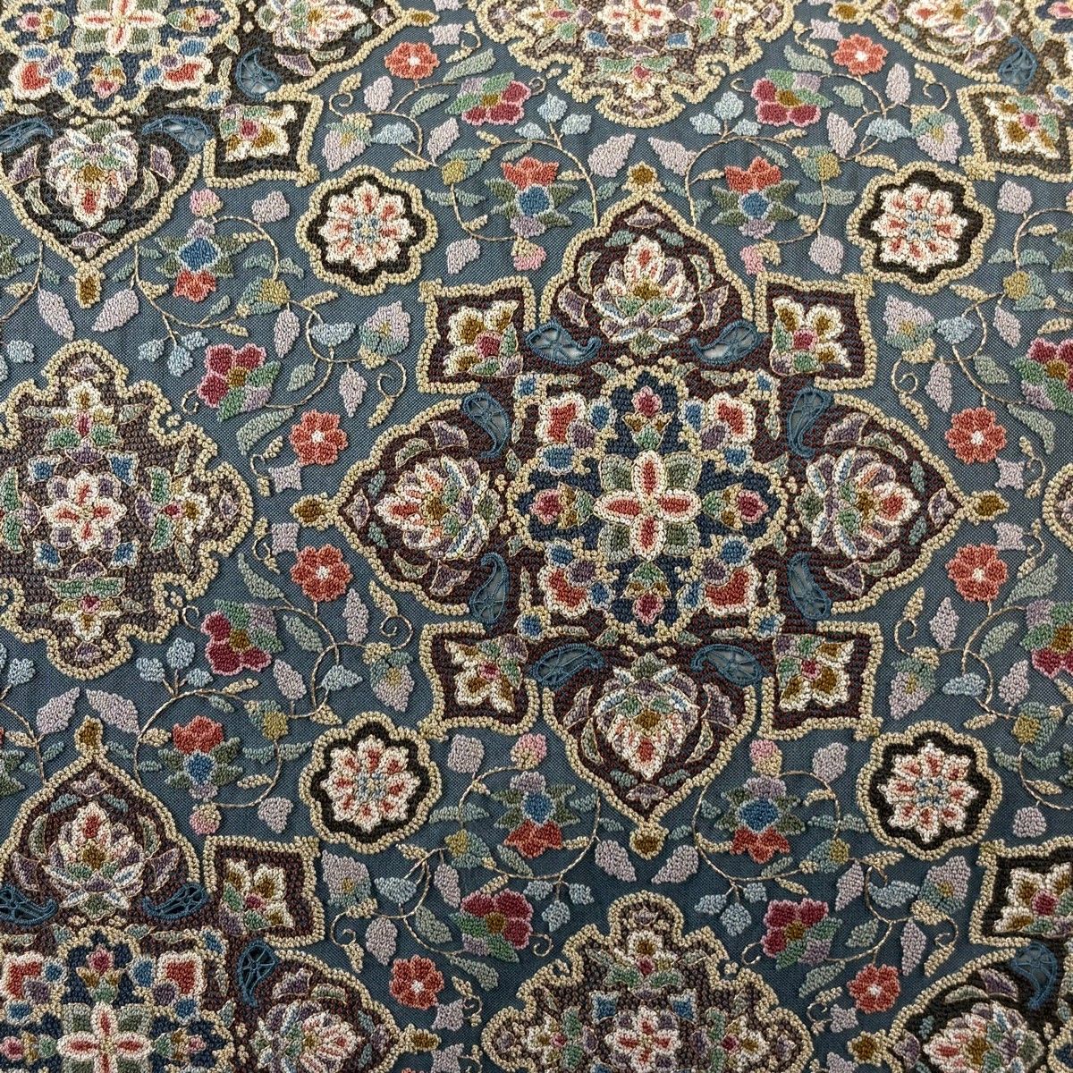 袋帯 名品 華文 花唐草 蘇州刺繍 金糸 青灰色 お太鼓柄 正絹