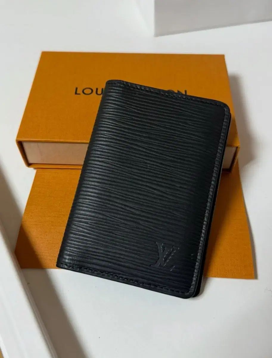 ルイヴィトン エピ オーガナイザー カードウォレット