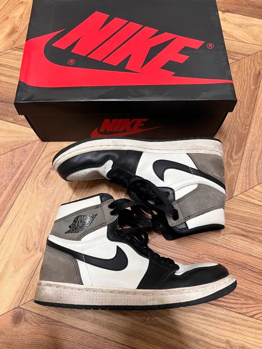 250 NIKE ナイキ ジョーダン1 レトロ ハイ OG ブラック モカ