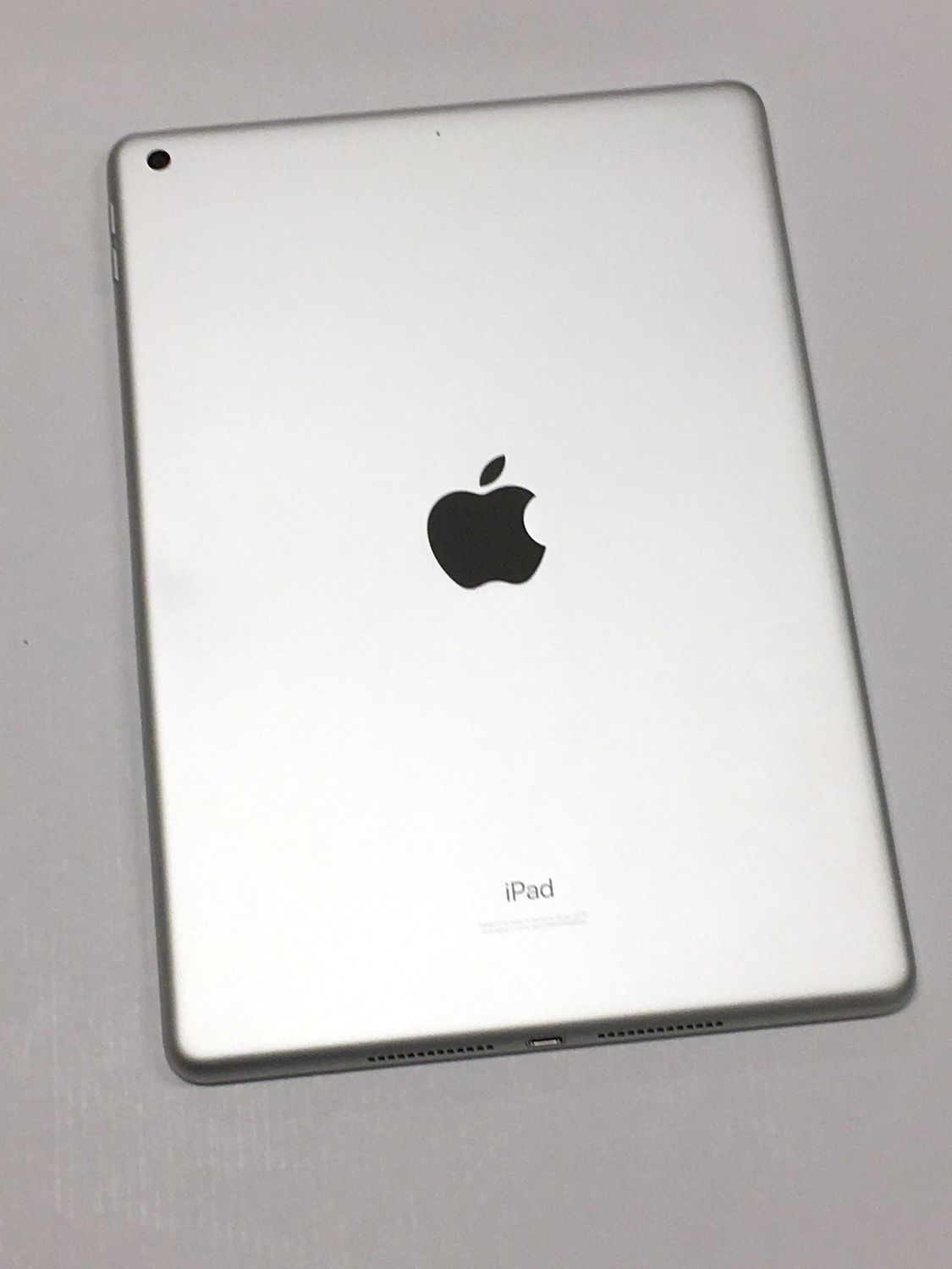 【超美品】Apple iPad 本体 シルバー 第8世代（128GB）※初期化済 動作確認・初期化済み】美品 電池83％ Apple iPad 第8世代 Wi-Fi 128GB