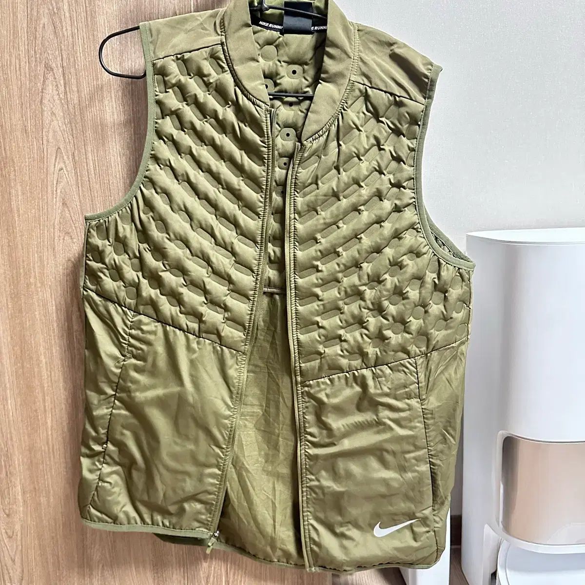 【新品 未使用】NIKE　エアロロフトベスト ダウンベスト ナイキ ランニング ダウンベスト エアロロフト - メルカリ