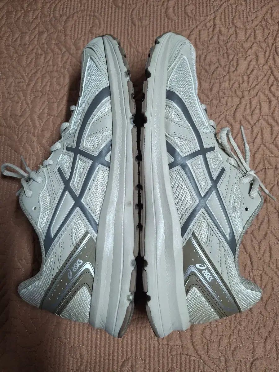 スニーカー スポーツ