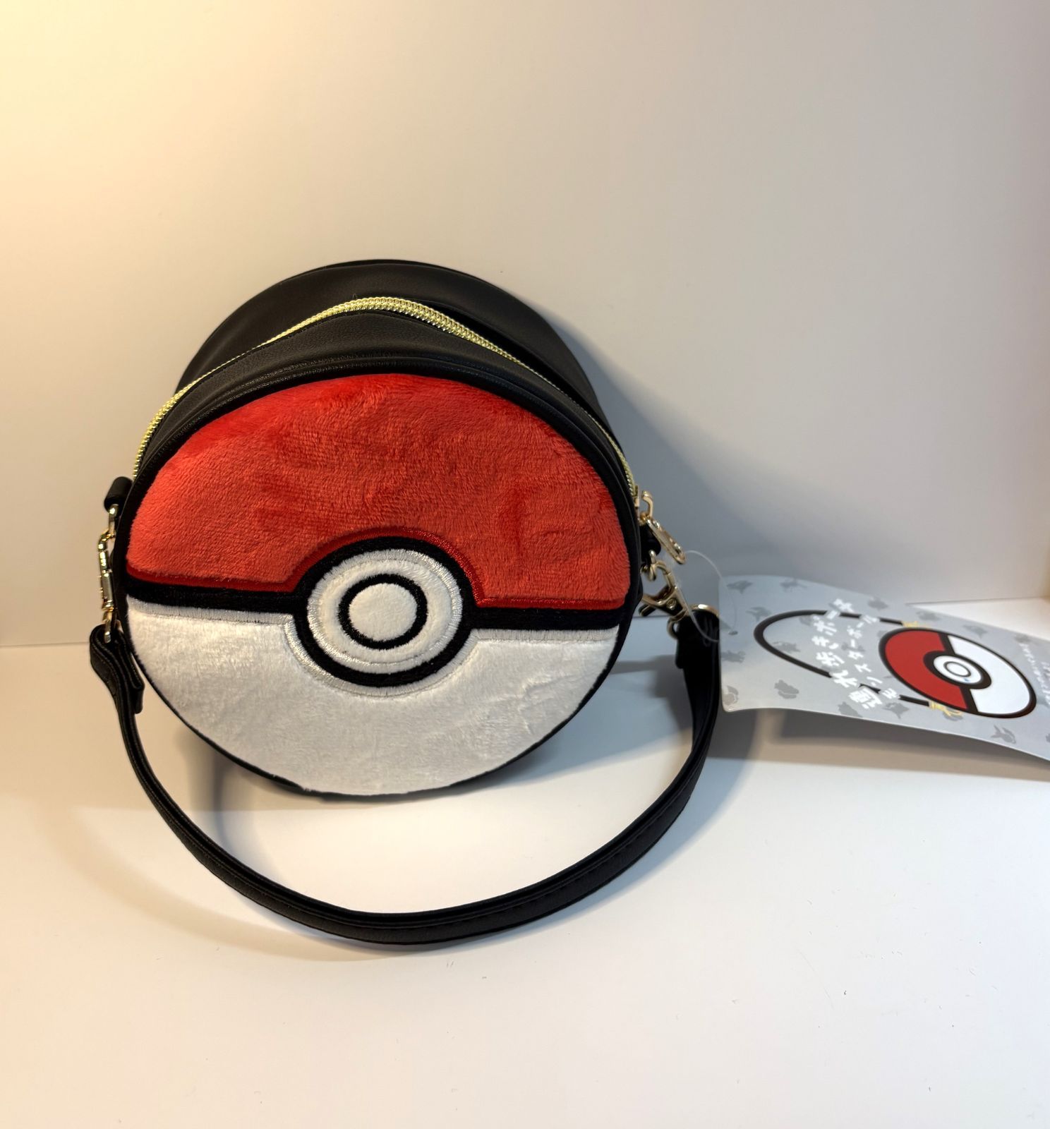 新品・未使用】連れ歩きポーチ モンスターボール - メルカリ